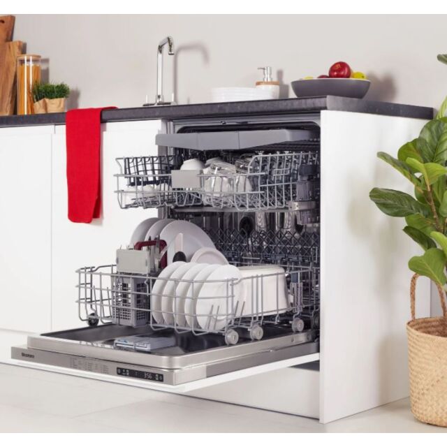 Blomberg LDV63440 Full Size Integrated Dishwasher with 16 Place Settings