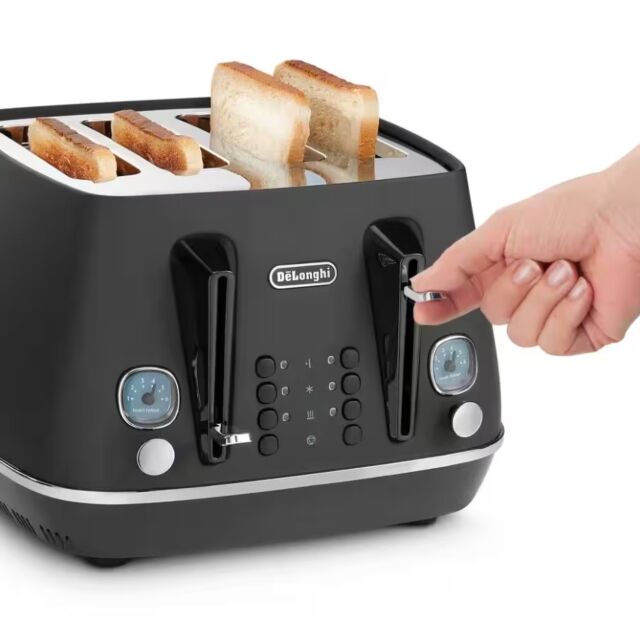 Delonghi CTIN4003.BK Black Distinta X 4 Slice Toaster