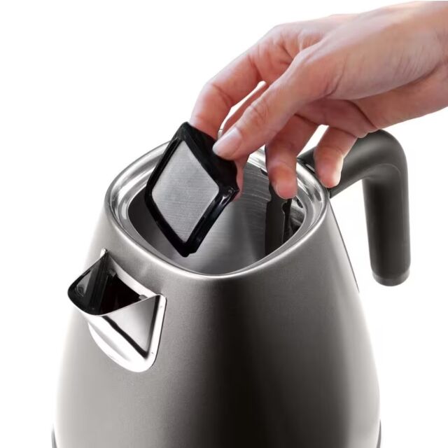 Delonghi KBIN3001.TB Titanium Distinta X Kettle