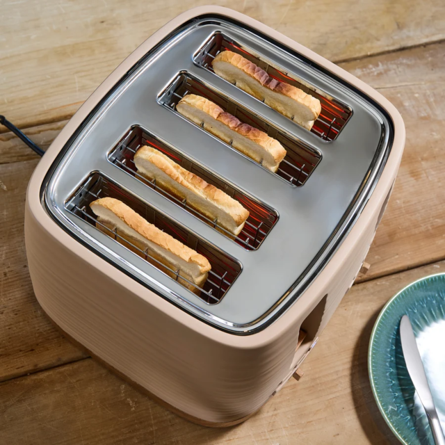 Morphy Richards 243100 Clay 4 Slice Toaster Brown