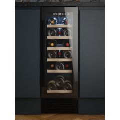 Cata UBBKWC30 • 18 Bottle Capacity • wooden Shelves • LED Lighting • LED
Temperature Display • Rever
